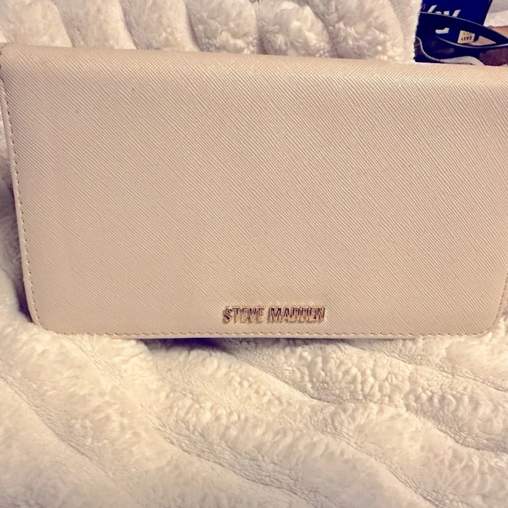 Steve Madden wallet - Picture 1 of 4
